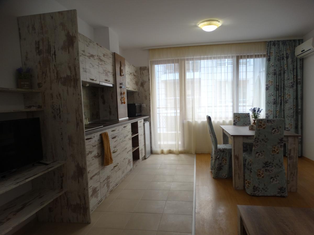 Lora Boutique Apartment Pomorie Exterior foto